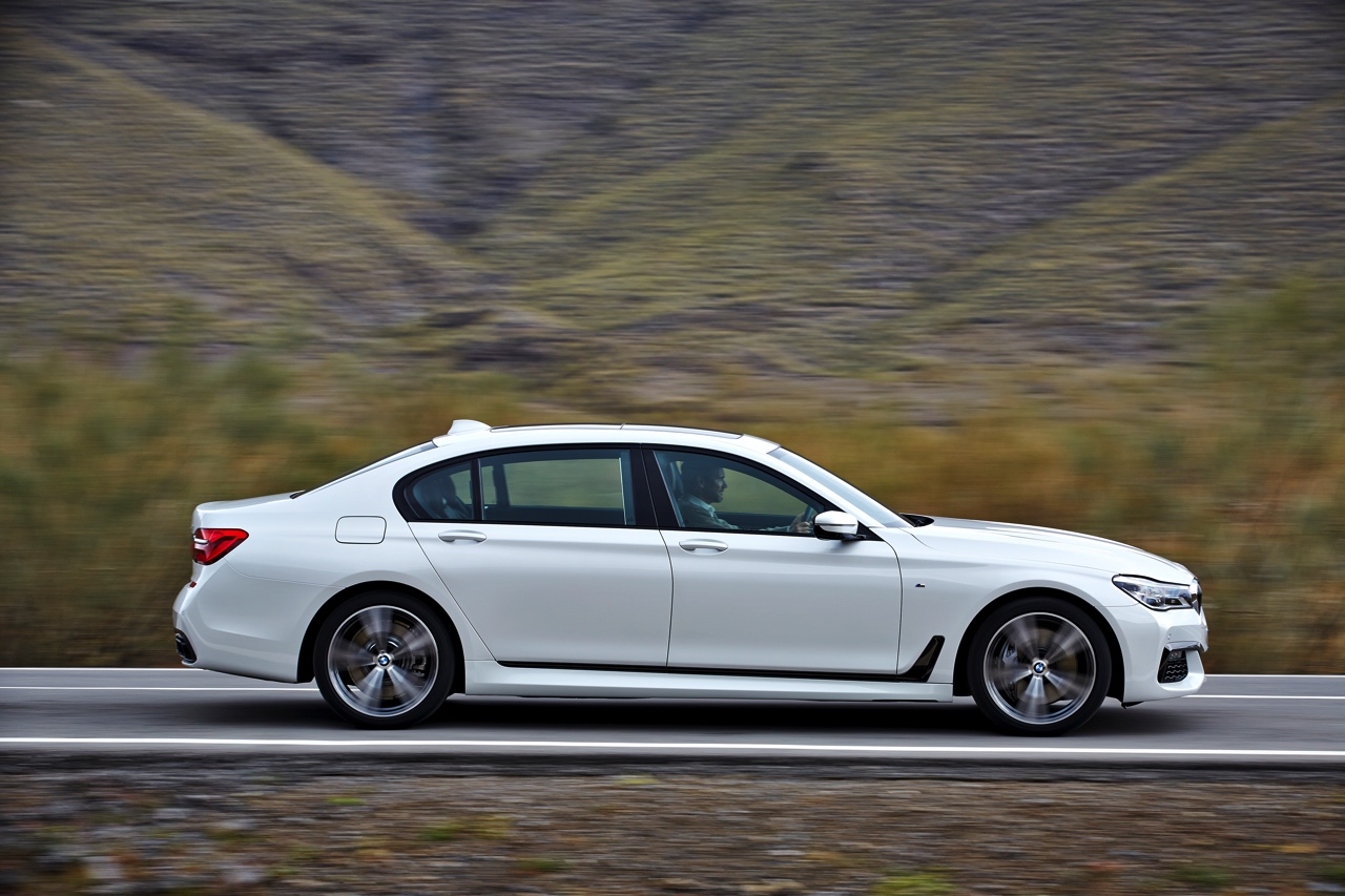 Dit is de nieuwe BMW 7 Serie, die vanaf 24 oktober bij de dealer komt te staan. Tegelijk met de onthulling zijn ook de prijzen bekend gemaakt.