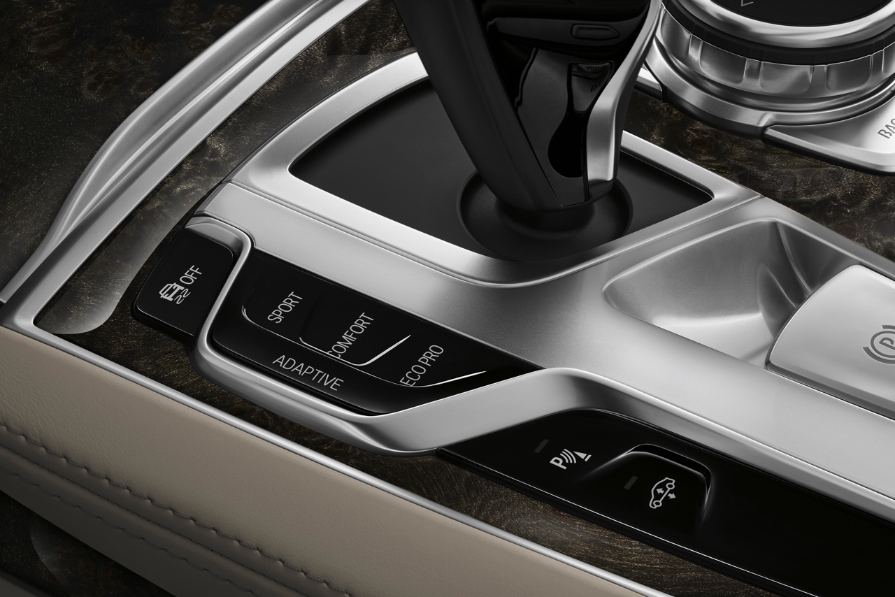 Dit is de nieuwe BMW 7 Serie, die vanaf 24 oktober bij de dealer komt te staan. Tegelijk met de onthulling zijn ook de prijzen bekend gemaakt.