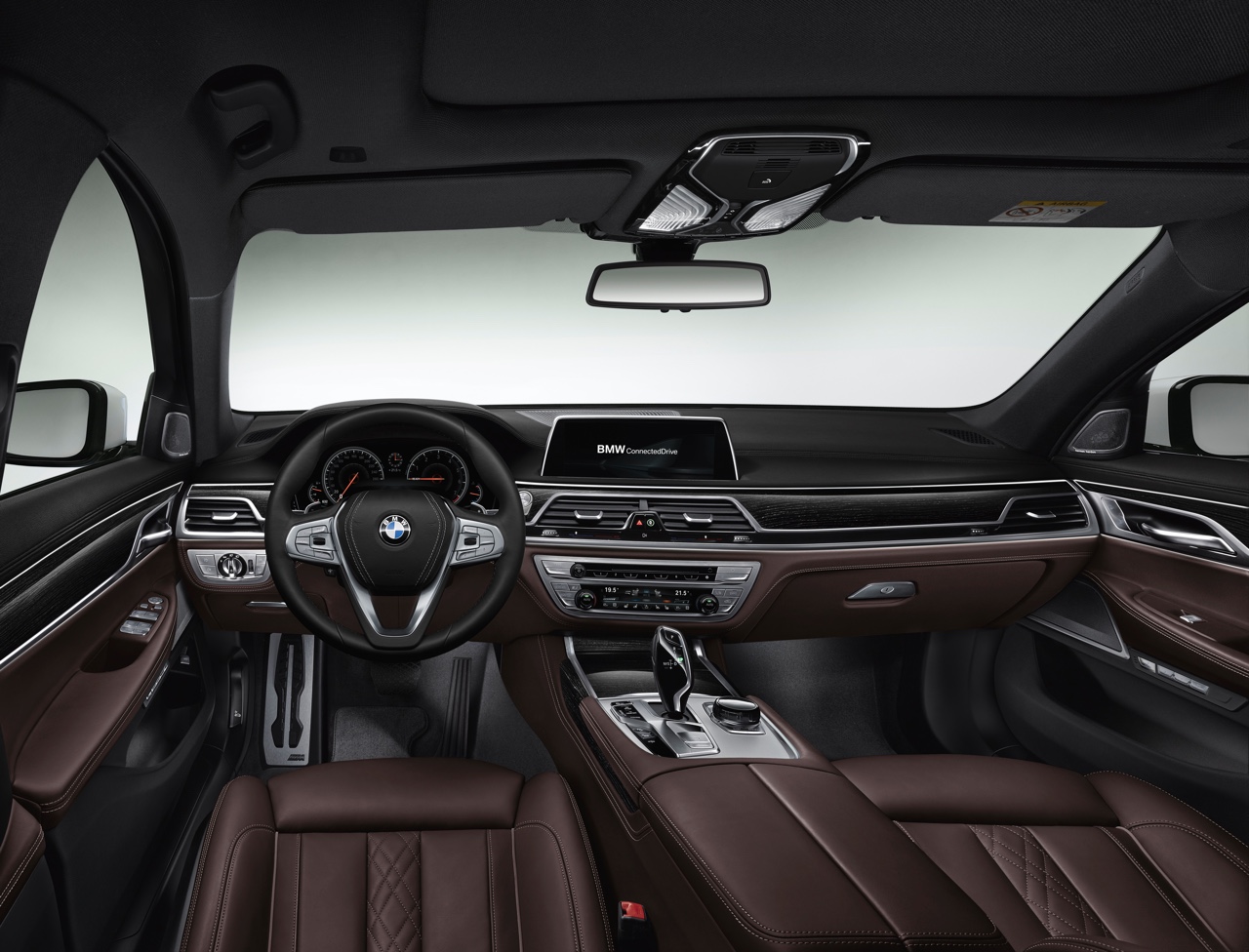 Dit is de nieuwe BMW 7 Serie, die vanaf 24 oktober bij de dealer komt te staan. Tegelijk met de onthulling zijn ook de prijzen bekend gemaakt.