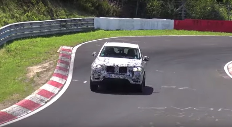 Spy video BMW X3 in beeld. De nieuwe BMW X3 komt in 2017 op de markt maar is nu al gesignaleerd als prototype.