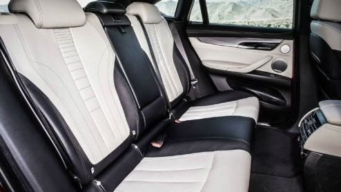 Via een Chinees kanaal zijn de eerste fotos van de tweede generatie BMW X6 vroegtijdig op het web beland. De nieuwe X6 vertoont uiteraard veel overeenkomsten met de huidige X5.