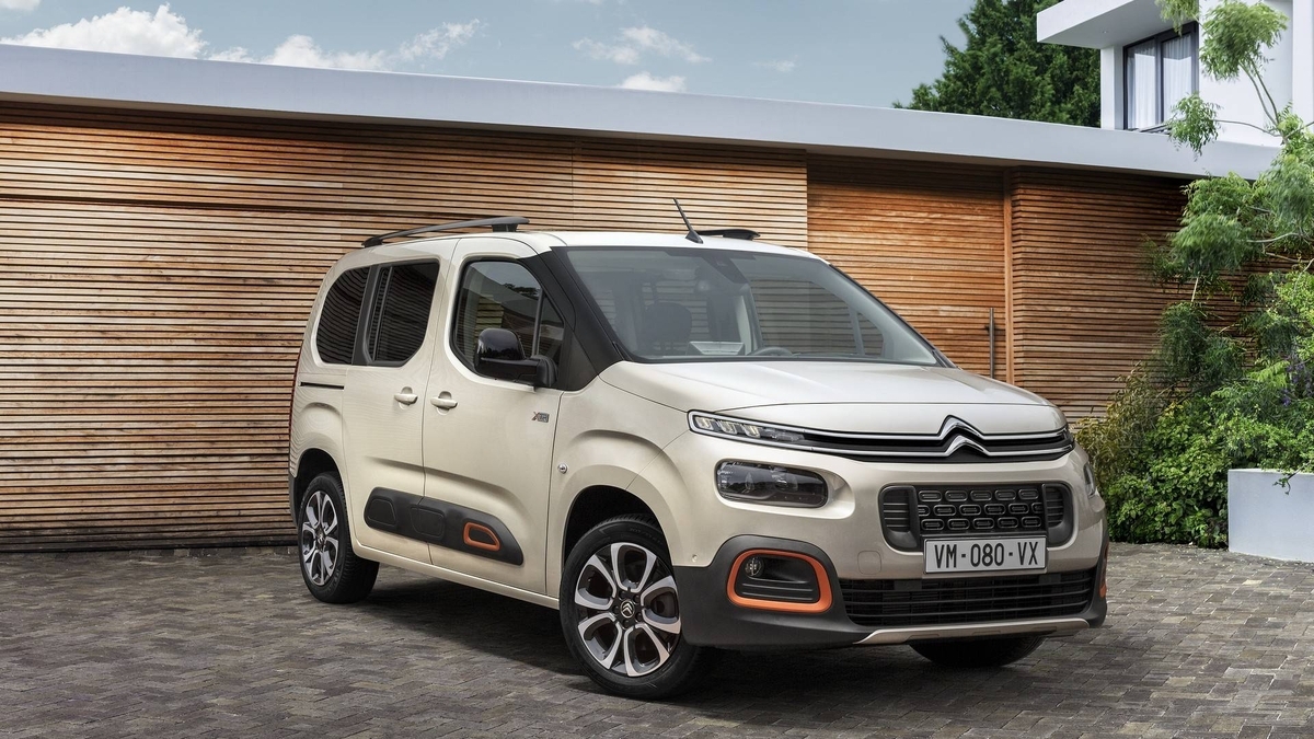 Citroen lanceert de nieuwe Berlingo en loopt voor op de nieuwe Peugeot Partner en Opel Combo.