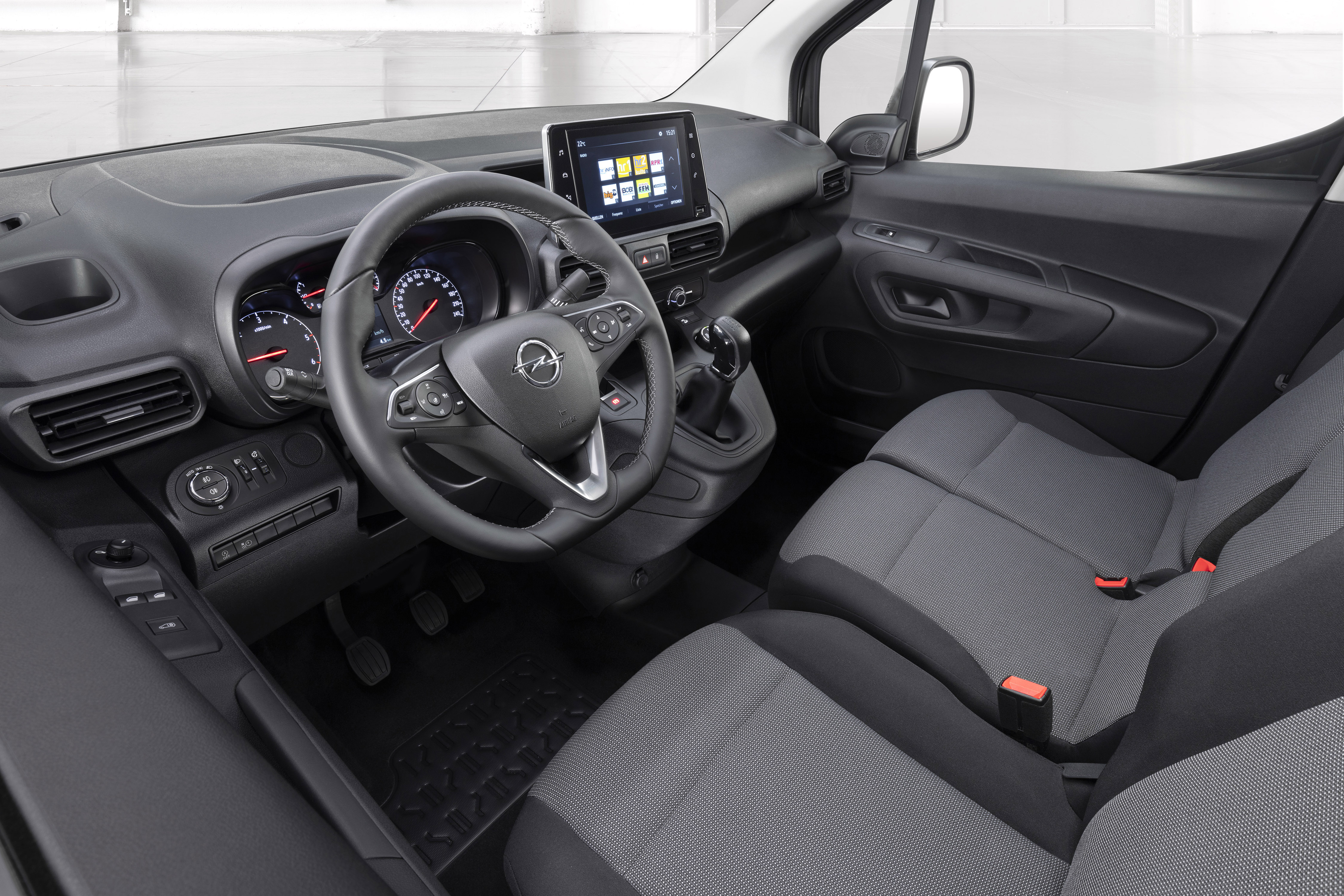 Opel brengt synchroon aan de Partner en Berlingo de nieuwe Combo bestelwagen.