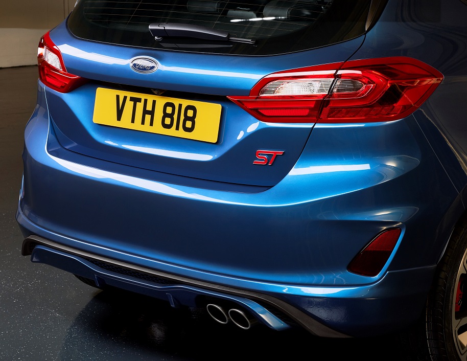 Ford heeft nu ook de sportieve topversie van de nieuwe Fiesta onthuld. Over het algemeen is de nieuwe generatie Fiesta een evolutie, maar onder de kap huist een kleine revolutie?