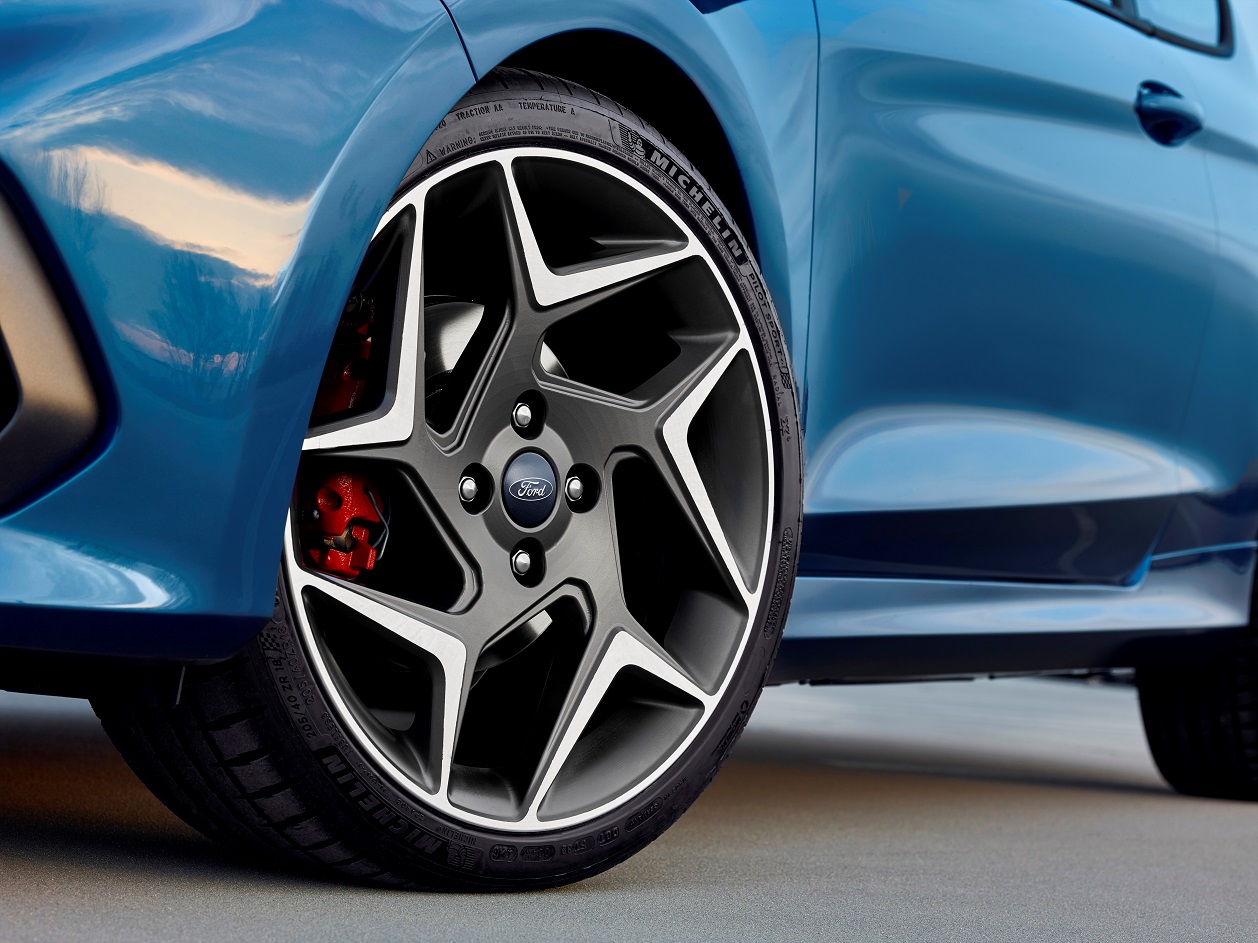 Ford heeft nu ook de sportieve topversie van de nieuwe Fiesta onthuld. Over het algemeen is de nieuwe generatie Fiesta een evolutie, maar onder de kap huist een kleine revolutie?
