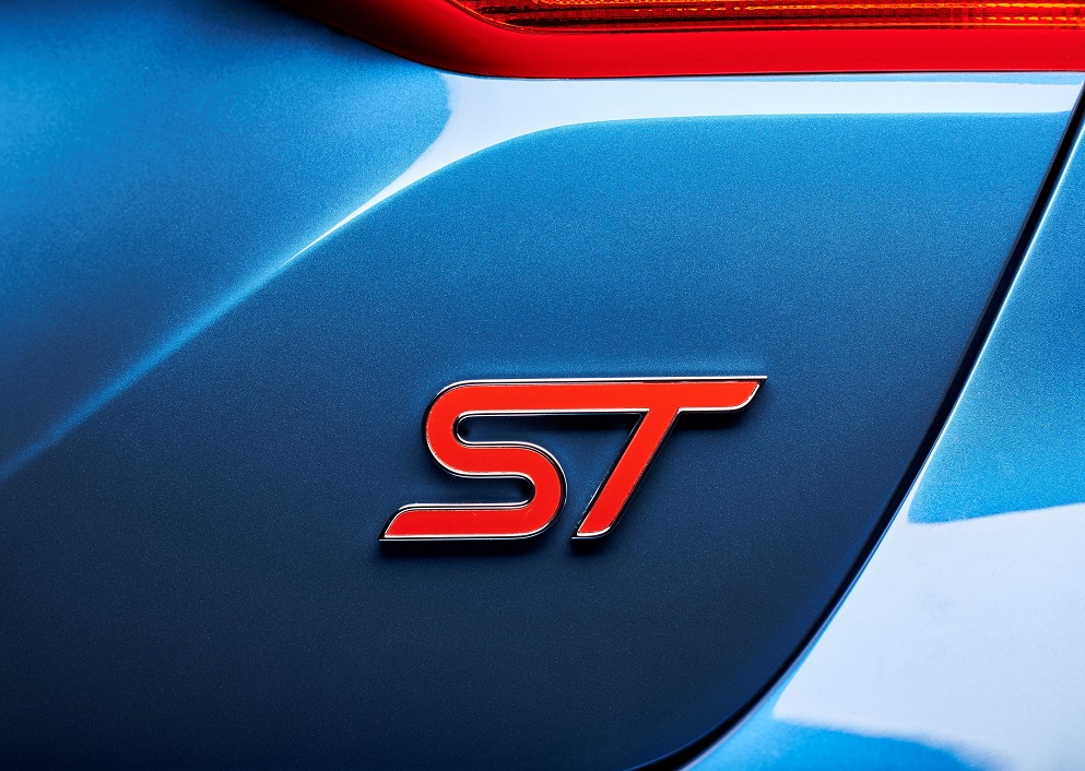 Ford heeft nu ook de sportieve topversie van de nieuwe Fiesta onthuld. Over het algemeen is de nieuwe generatie Fiesta een evolutie, maar onder de kap huist een kleine revolutie?