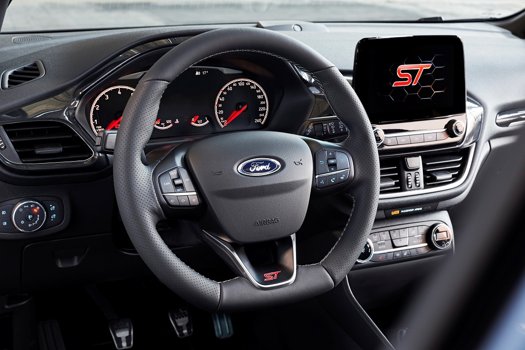 Ford heeft nu ook de sportieve topversie van de nieuwe Fiesta onthuld. Over het algemeen is de nieuwe generatie Fiesta een evolutie, maar onder de kap huist een kleine revolutie?