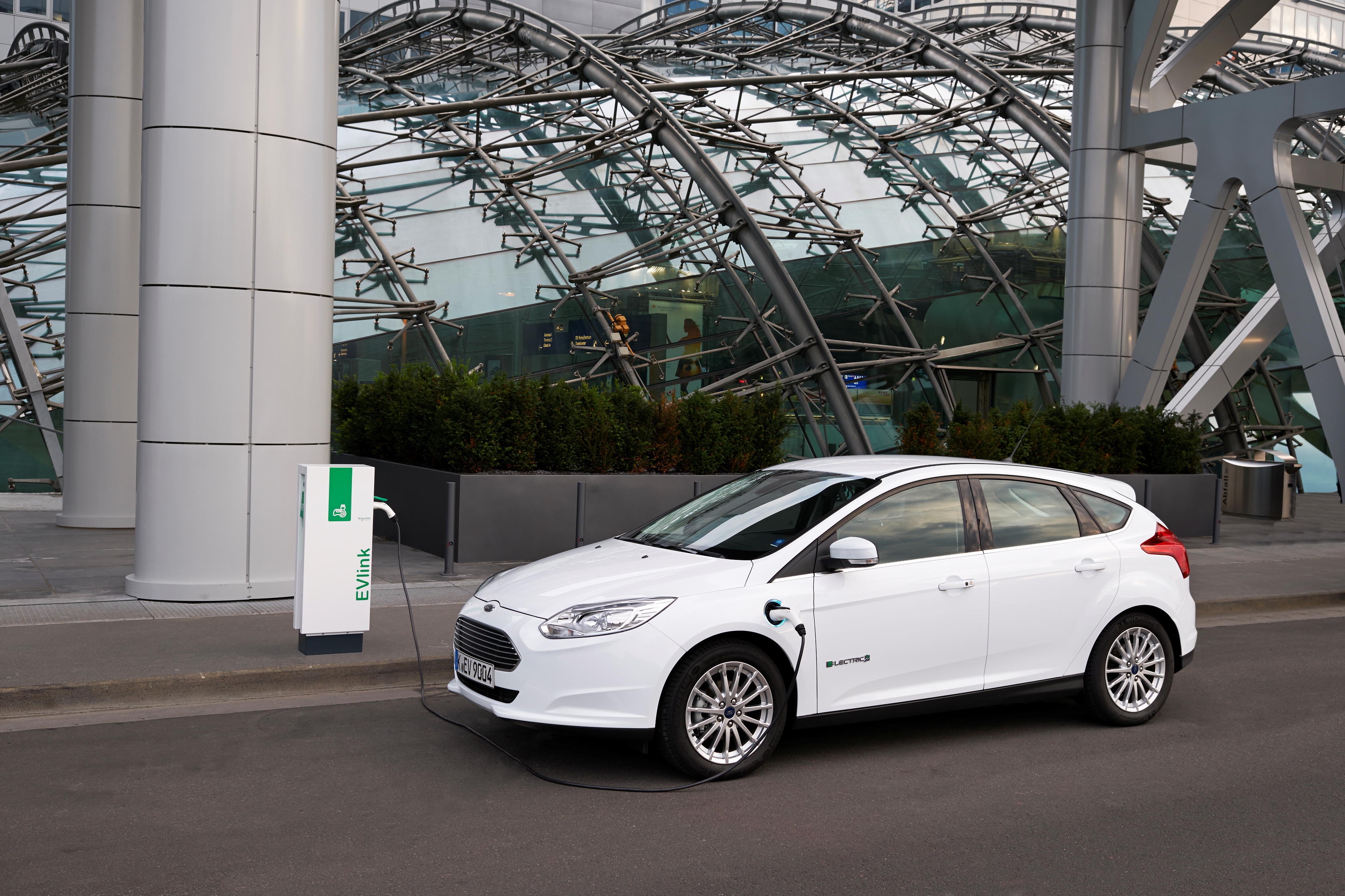Ford introduceert in 2016 de vernieuwde Focus Electric en zet dertien nieuwe modellen met elektrische aandrijving op de agenda voor het jaar 2020.