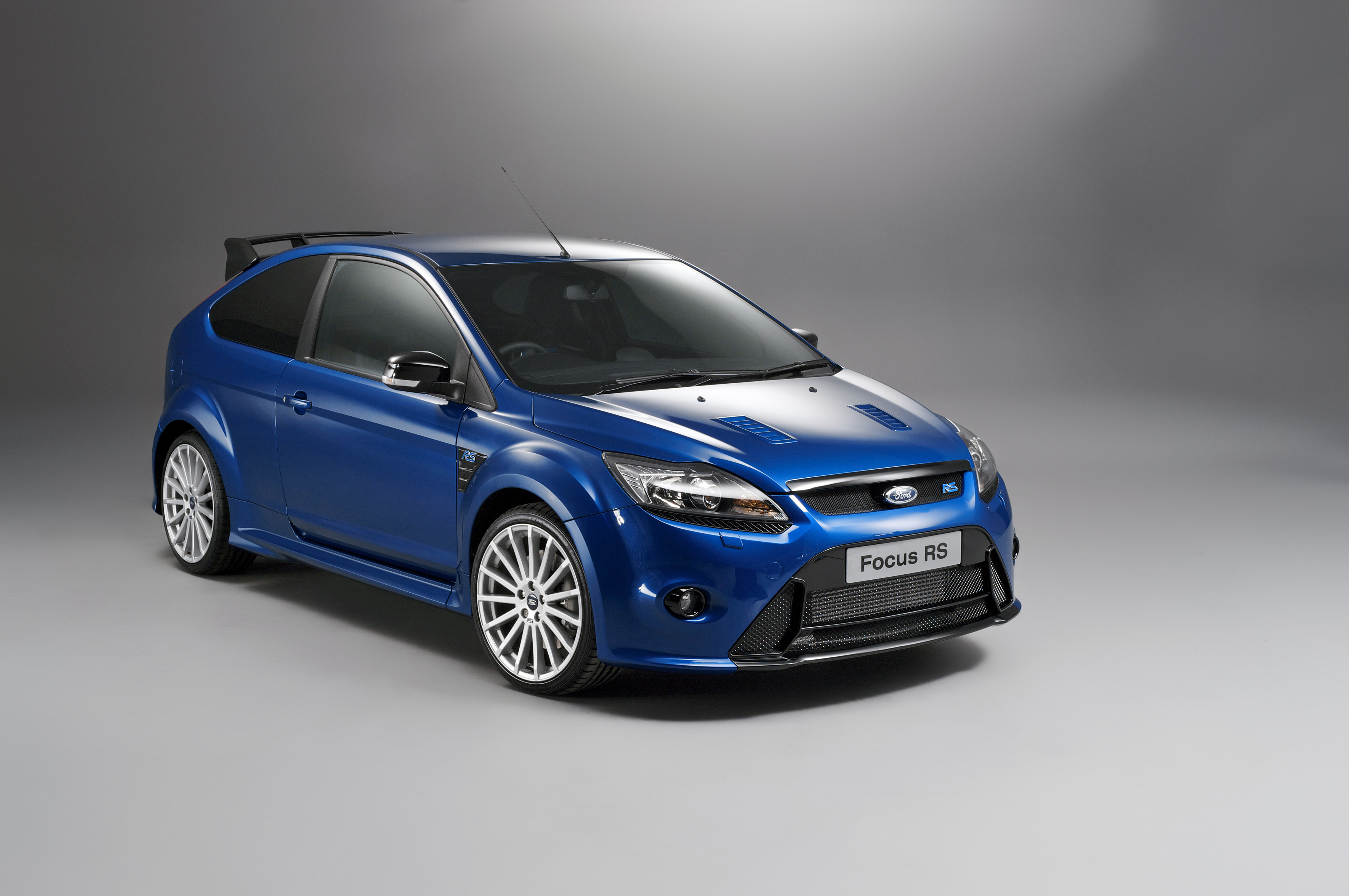 Nieuwe Ford Focus RS gepresenteerd met 320 pk en vierwielaandrijving. Introductie op Autosalon van Genve 2015.