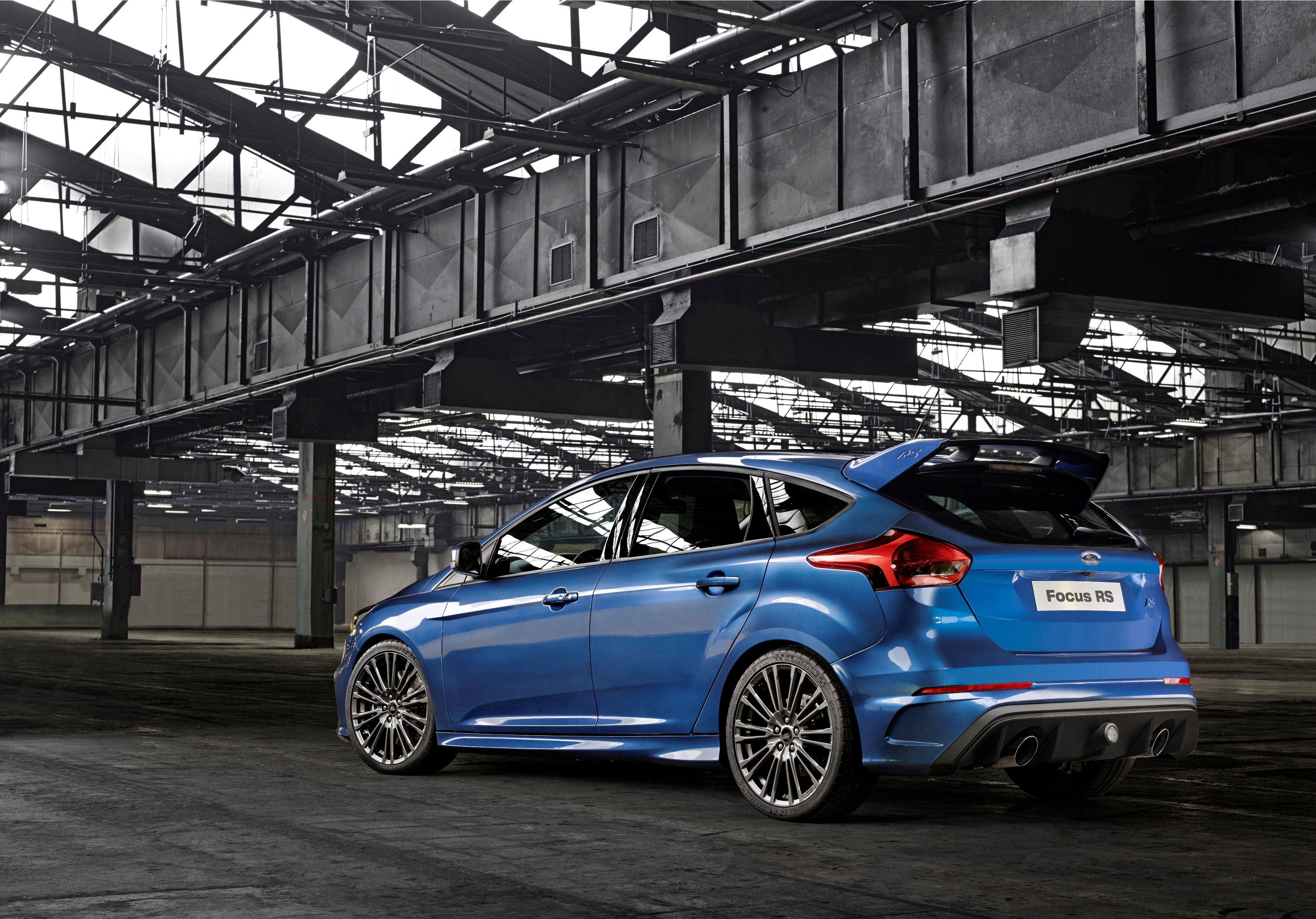 Nieuwe Ford Focus RS gepresenteerd met 320 pk en vierwielaandrijving. Introductie op Autosalon van Genve 2015.