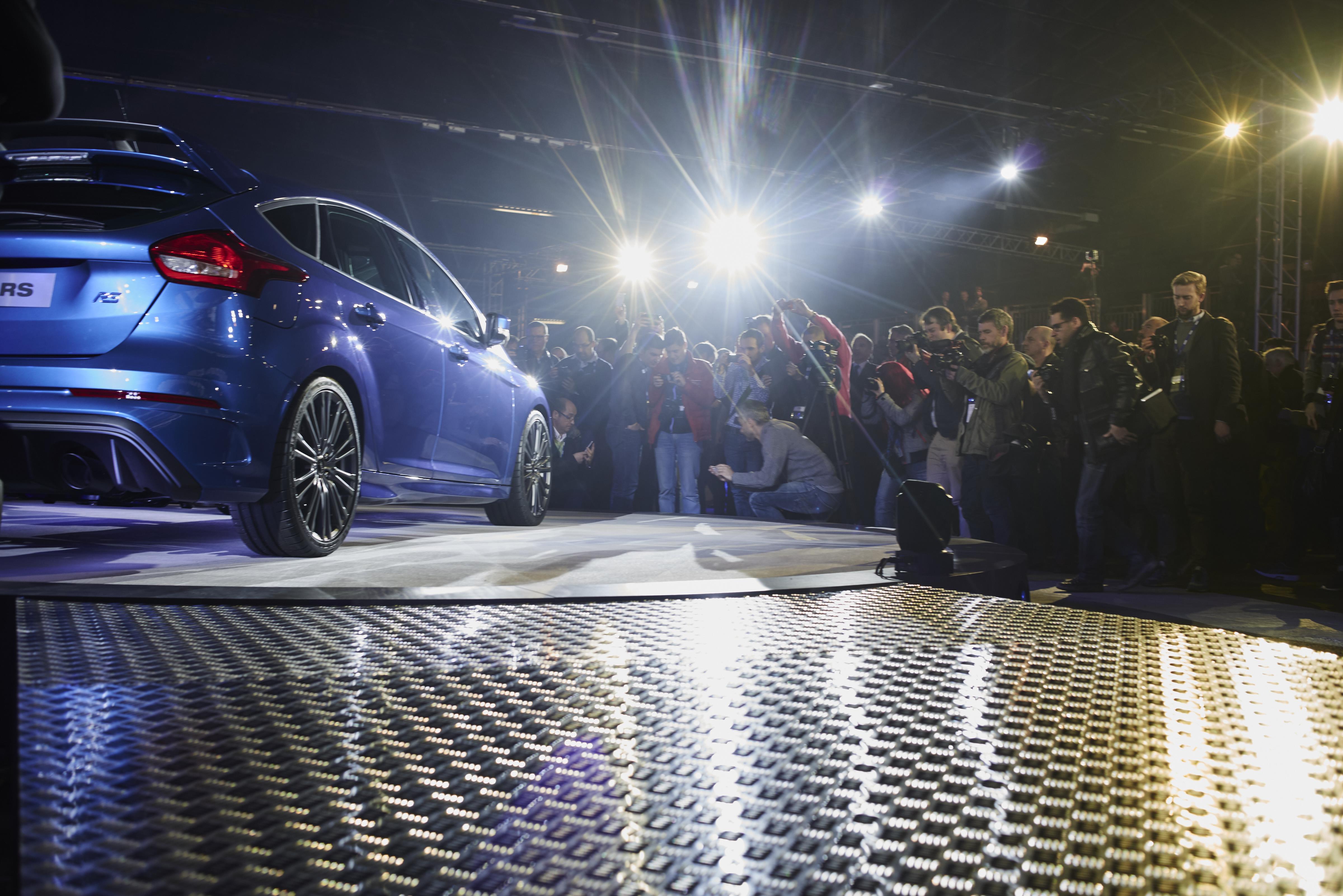 Nieuwe Ford Focus RS gepresenteerd met 320 pk en vierwielaandrijving. Introductie op Autosalon van Genve 2015.