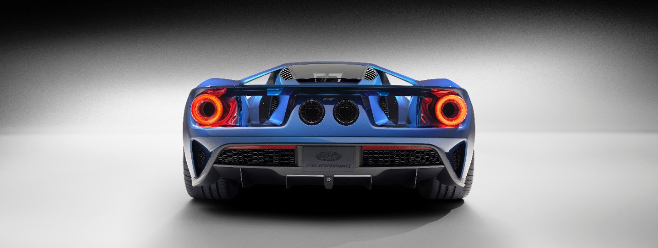Ford steelt in Detroit de show met de nieuwe Ford GT EcoBoost V6 supercar, die in 2016 in productie gaat.