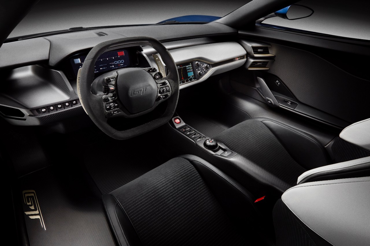 Ford steelt in Detroit de show met de nieuwe Ford GT EcoBoost V6 supercar, die in 2016 in productie gaat.