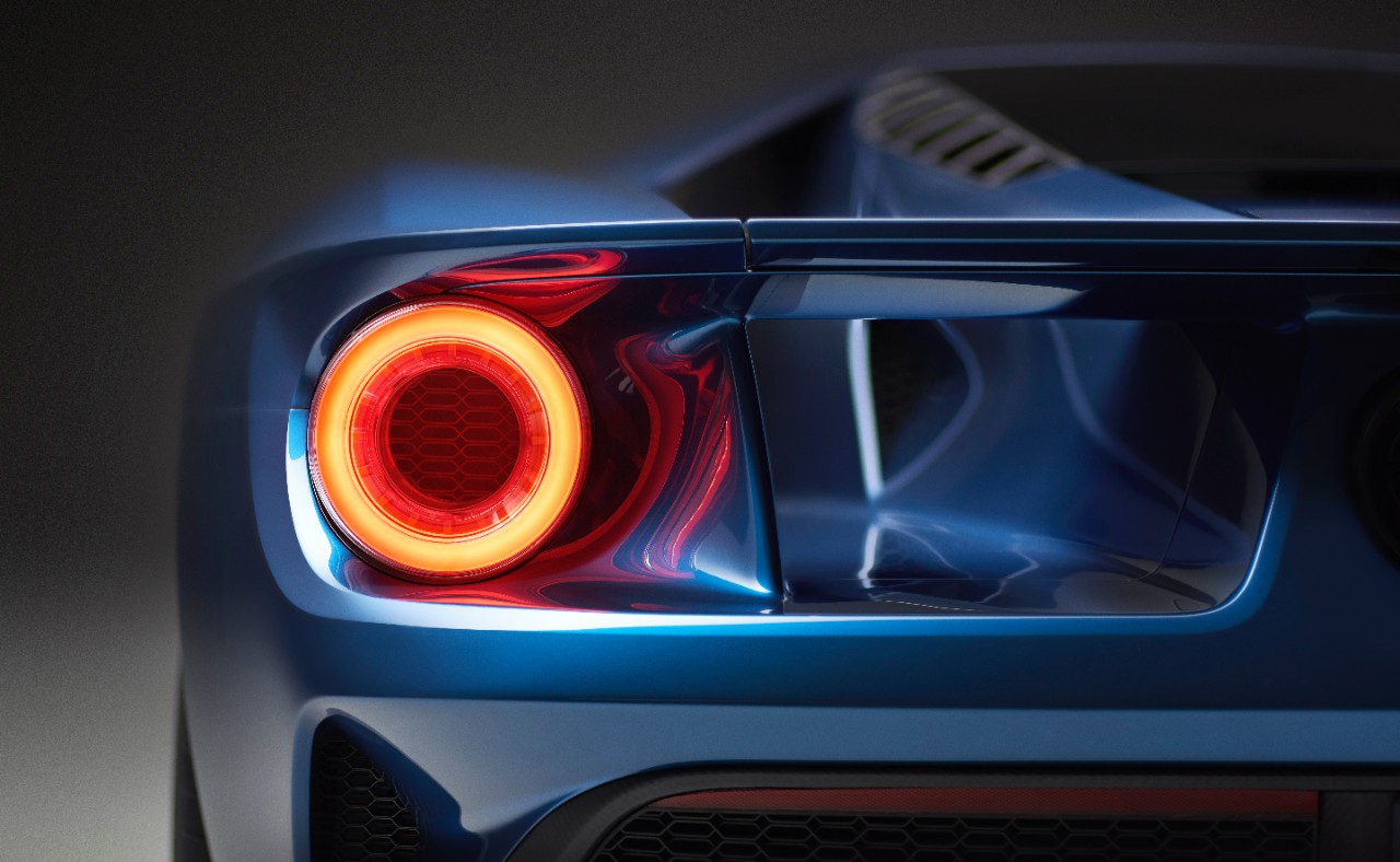 Ford steelt in Detroit de show met de nieuwe Ford GT EcoBoost V6 supercar, die in 2016 in productie gaat.