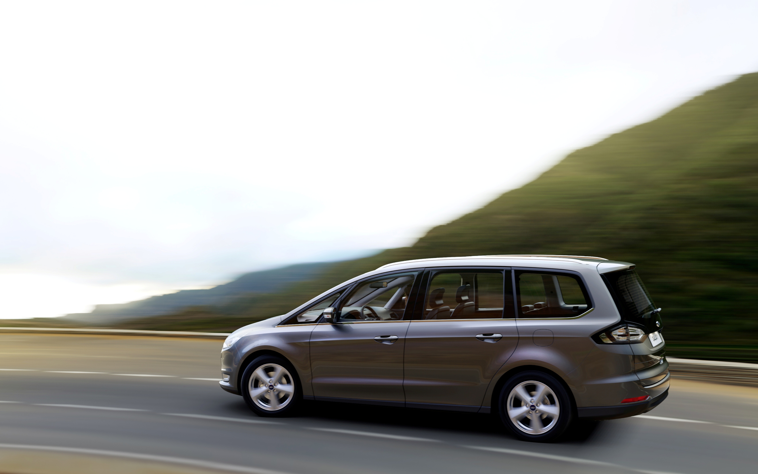 Nieuwe Ford Galaxy is veelzijdiger en voordeliger met nieuwe EcoBoost motoren en AWD.