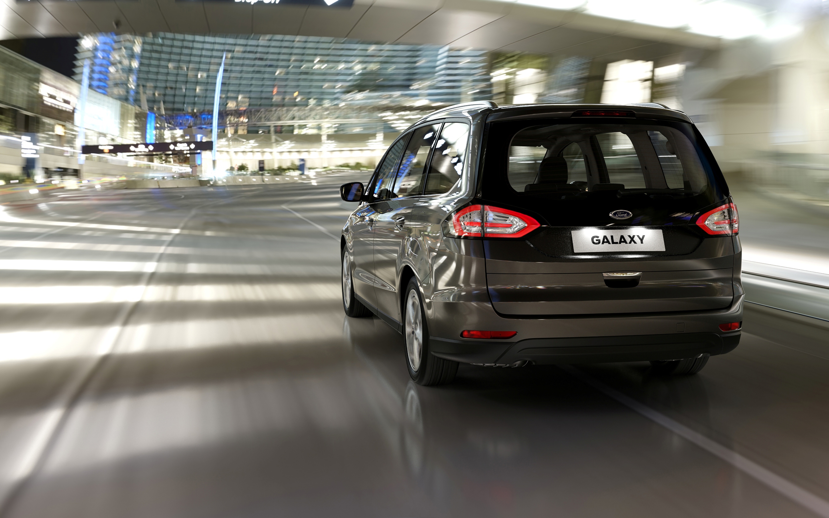 Nieuwe Ford Galaxy is veelzijdiger en voordeliger met nieuwe EcoBoost motoren en AWD.