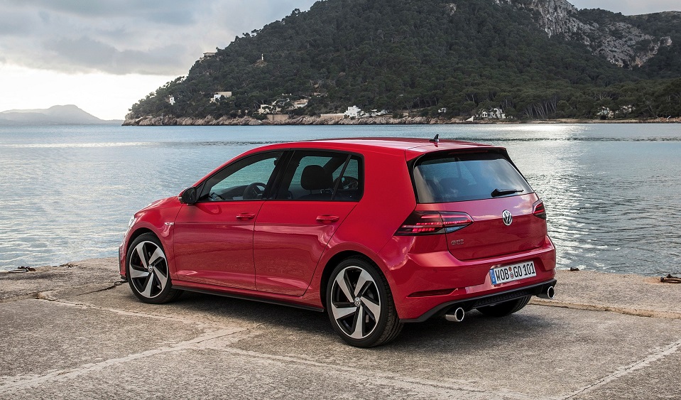 Volkswagen voegt een nieuwe sportieve uitvoering toe aan het Golf-aanbod: de GTI Performance. De auto wordt net boven de GTI gepositioneerd en de vanafprijzen zijn al bekend.