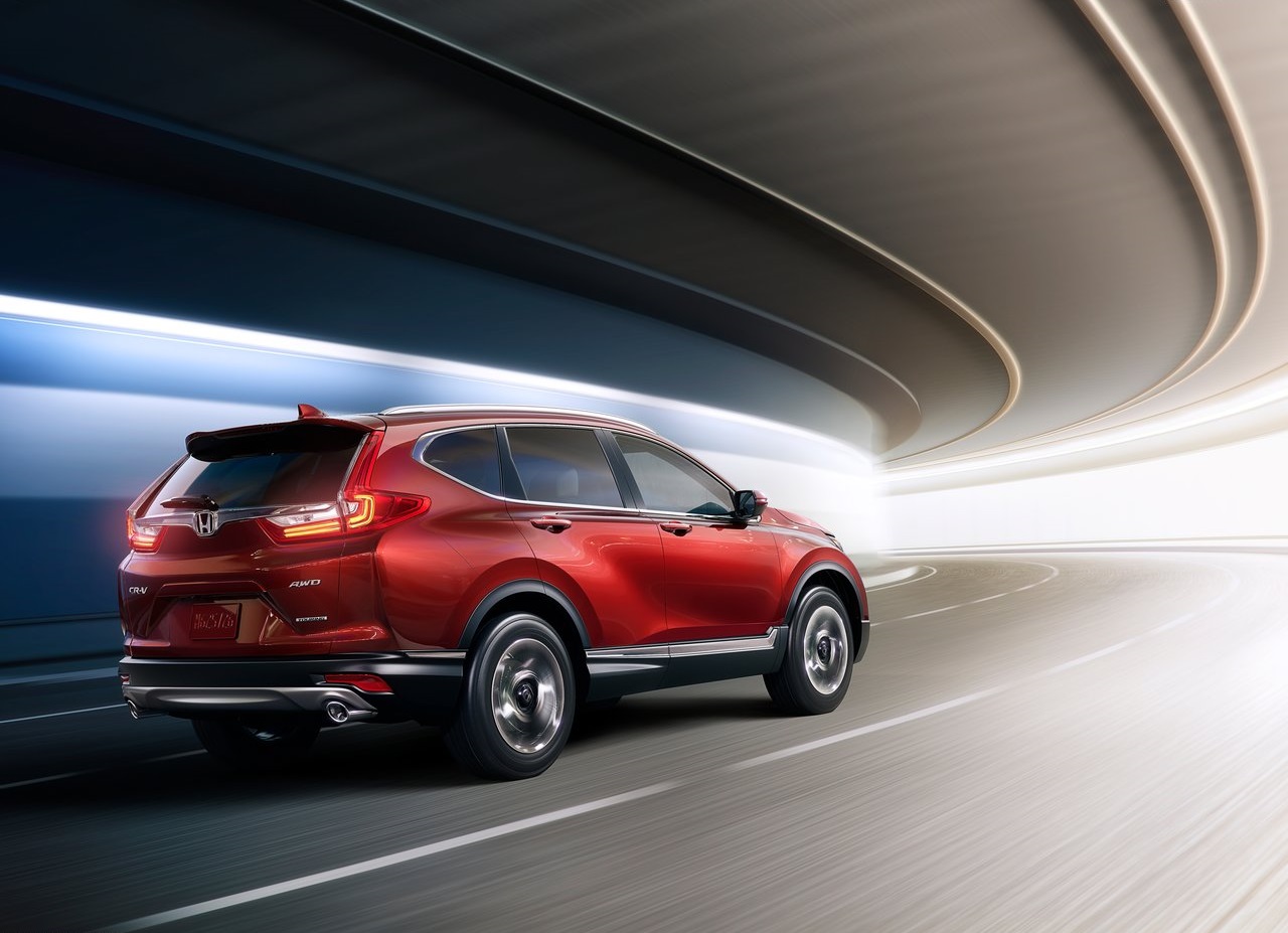 Bij verrassing is daar ineens de nieuwe 2017 Honda CR-V. Er is alleen nog Amerikaanse informatie, maar de auto zal ongetwijfeld ook naar Europa komen. De auto heeft enkele Honda-primeurs.