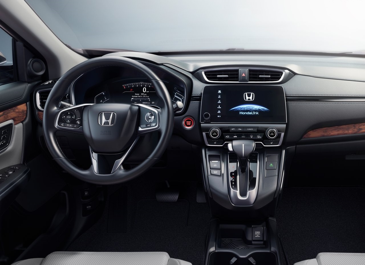 Bij verrassing is daar ineens de nieuwe 2017 Honda CR-V. Er is alleen nog Amerikaanse informatie, maar de auto zal ongetwijfeld ook naar Europa komen. De auto heeft enkele Honda-primeurs.