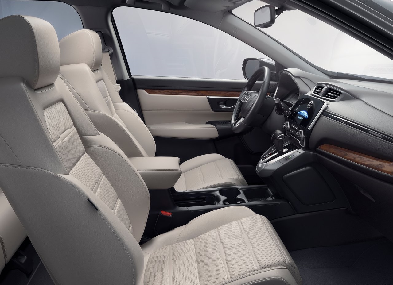 Bij verrassing is daar ineens de nieuwe 2017 Honda CR-V. Er is alleen nog Amerikaanse informatie, maar de auto zal ongetwijfeld ook naar Europa komen. De auto heeft enkele Honda-primeurs.