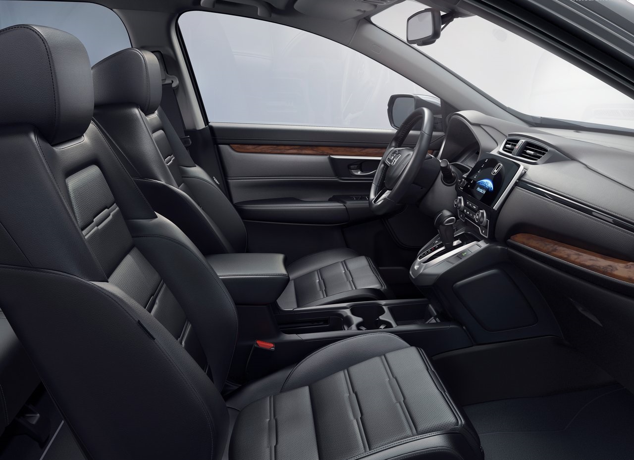 Bij verrassing is daar ineens de nieuwe 2017 Honda CR-V. Er is alleen nog Amerikaanse informatie, maar de auto zal ongetwijfeld ook naar Europa komen. De auto heeft enkele Honda-primeurs.