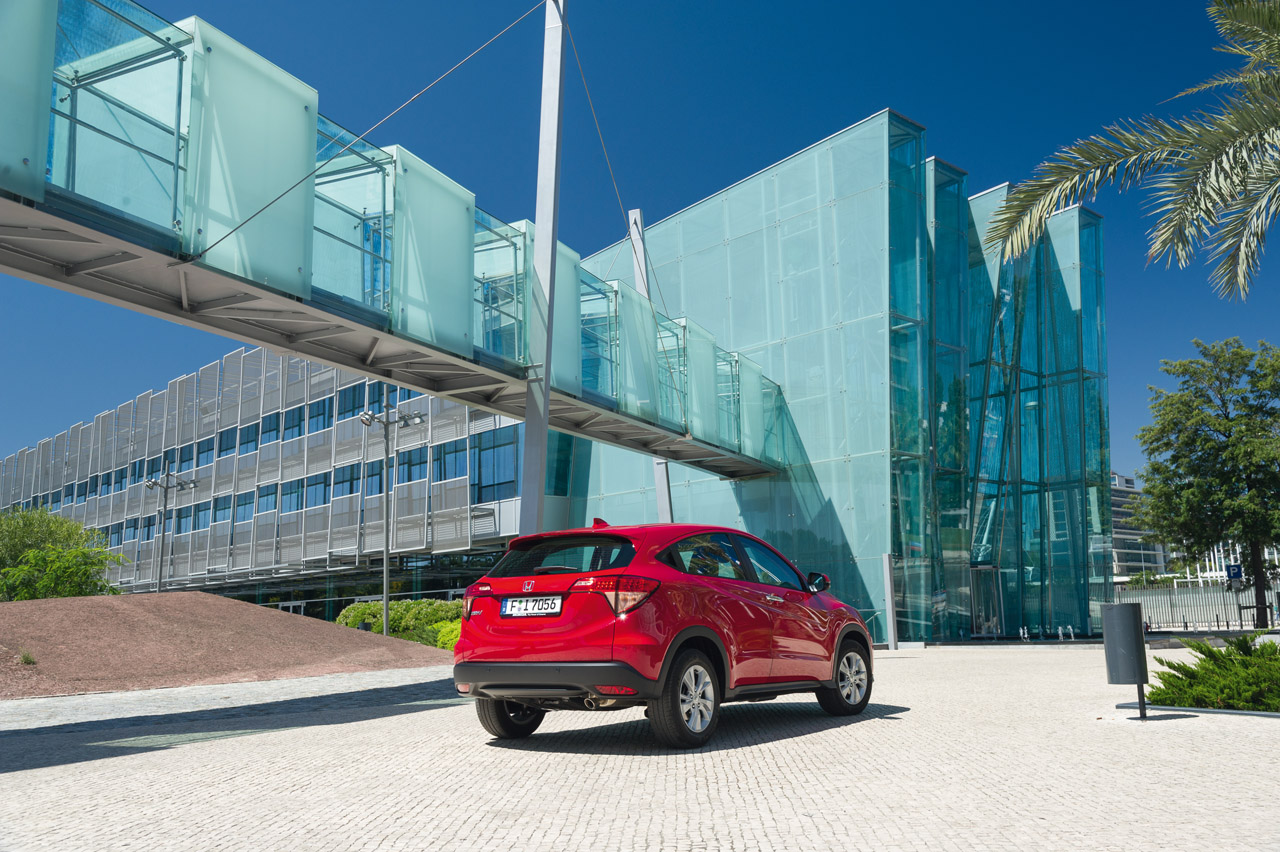 Honda HR-V autotest: de nieuwe compacte cross-over heeft de ruimte van een veel grotere en staat merk sterke motoren potent in de markt.
