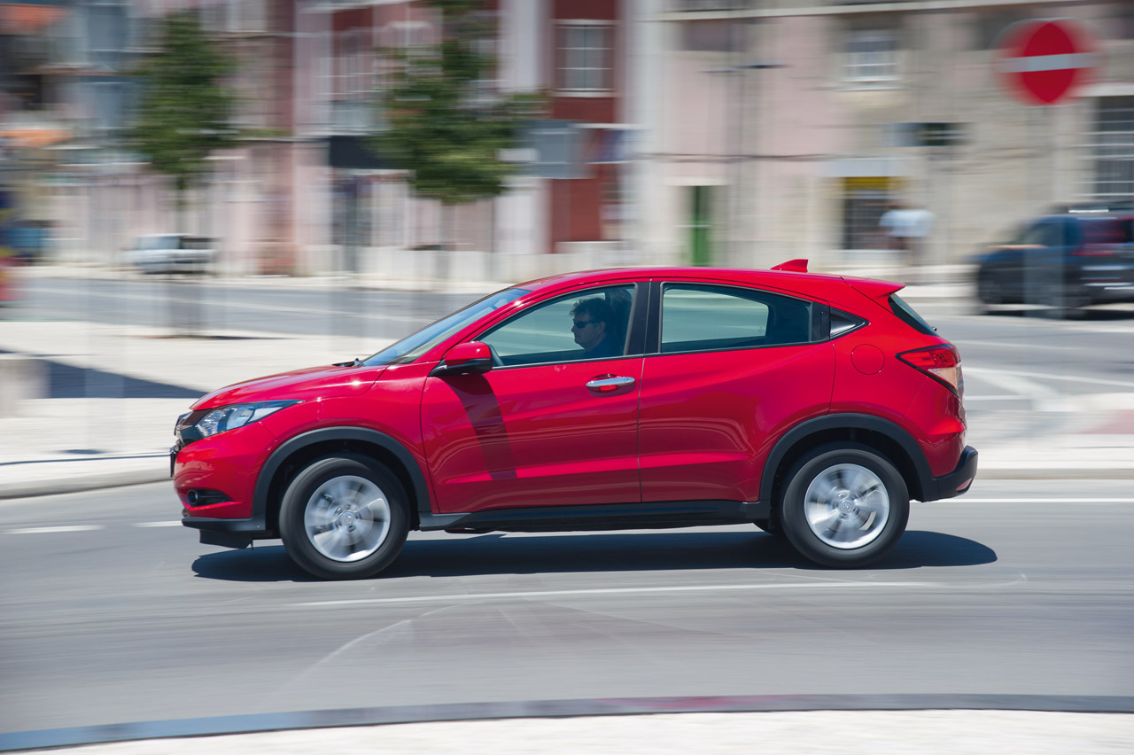 Honda HR-V autotest: de nieuwe compacte cross-over heeft de ruimte van een veel grotere en staat merk sterke motoren potent in de markt.
