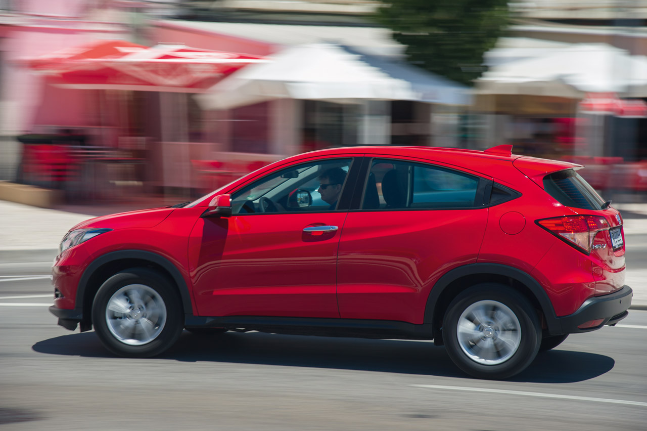 Honda HR-V autotest: de nieuwe compacte cross-over heeft de ruimte van een veel grotere en staat merk sterke motoren potent in de markt.