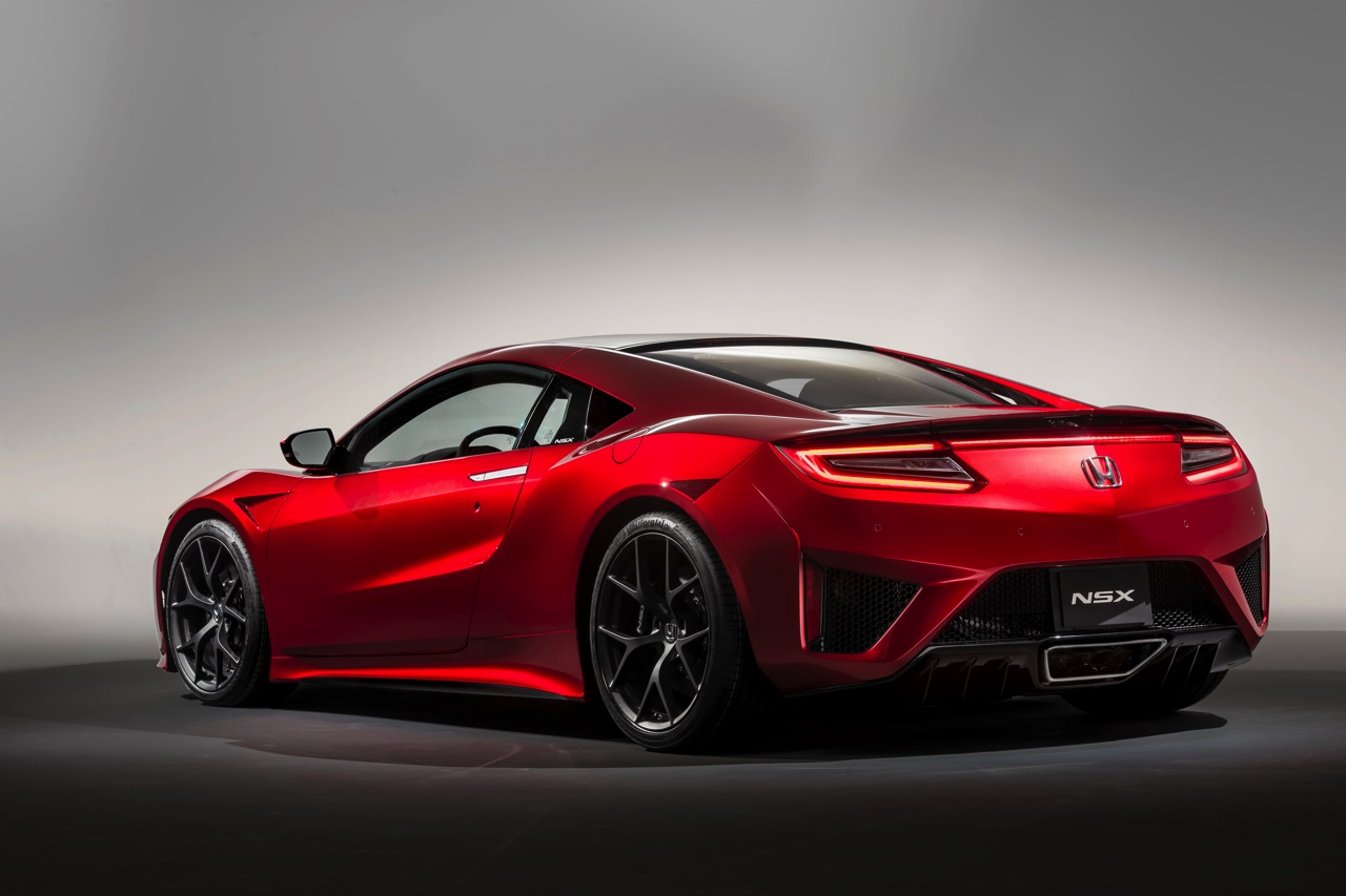 Prijzen Honda NSX vliegen voor Nederland over de 200.000 euro. In april 2016 opent Honda de orderboeken en de introductie in Nederland vindt plaats vanaf de herfst.