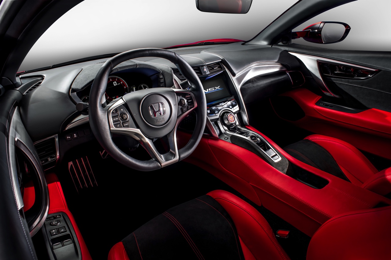 Prijzen Honda NSX vliegen voor Nederland over de 200.000 euro. In april 2016 opent Honda de orderboeken en de introductie in Nederland vindt plaats vanaf de herfst.