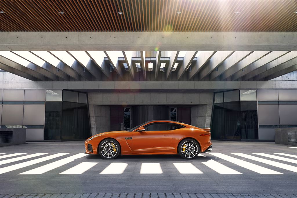 De Jaguar F-Type SVR is met zijn 575 pk en sportieve DNA een supercar in roadsterformaat. Met nieuwe beelden en deze video komen we alvast in de stemming.