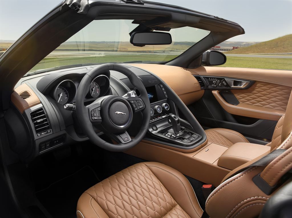 De Jaguar F-Type SVR is met zijn 575 pk en sportieve DNA een supercar in roadsterformaat. Met nieuwe beelden en deze video komen we alvast in de stemming.