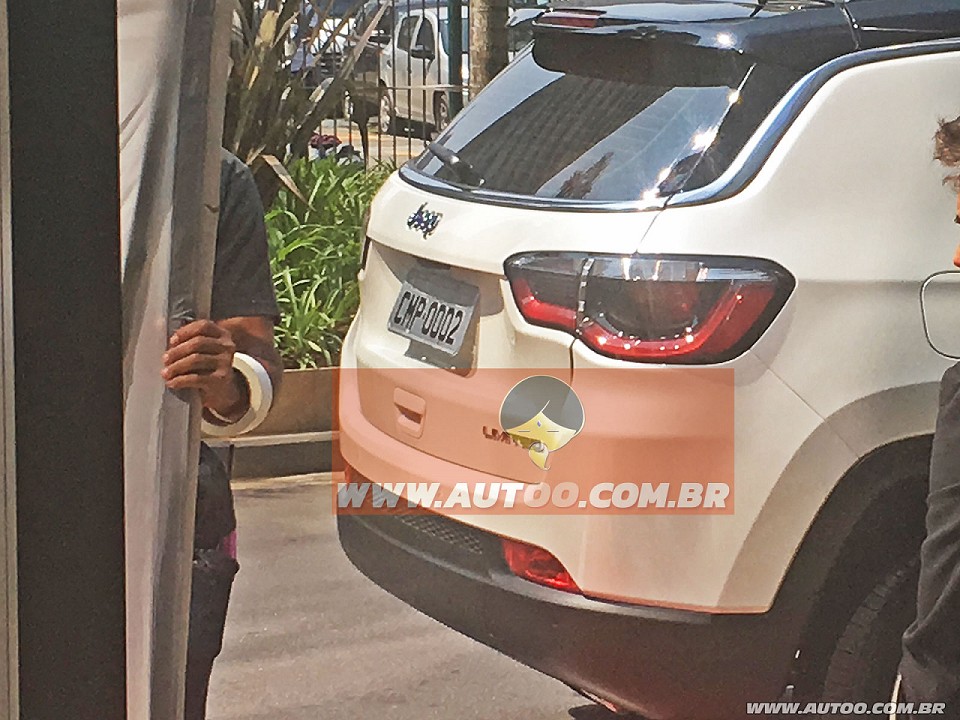 De nieuwe Jeep Compass, die de huidige Compass en Patriot gaat vervangen, is gespot tijdens een photoshoot in Brazili, waardoor we nu al weten hoe hij eruit komt te zien.