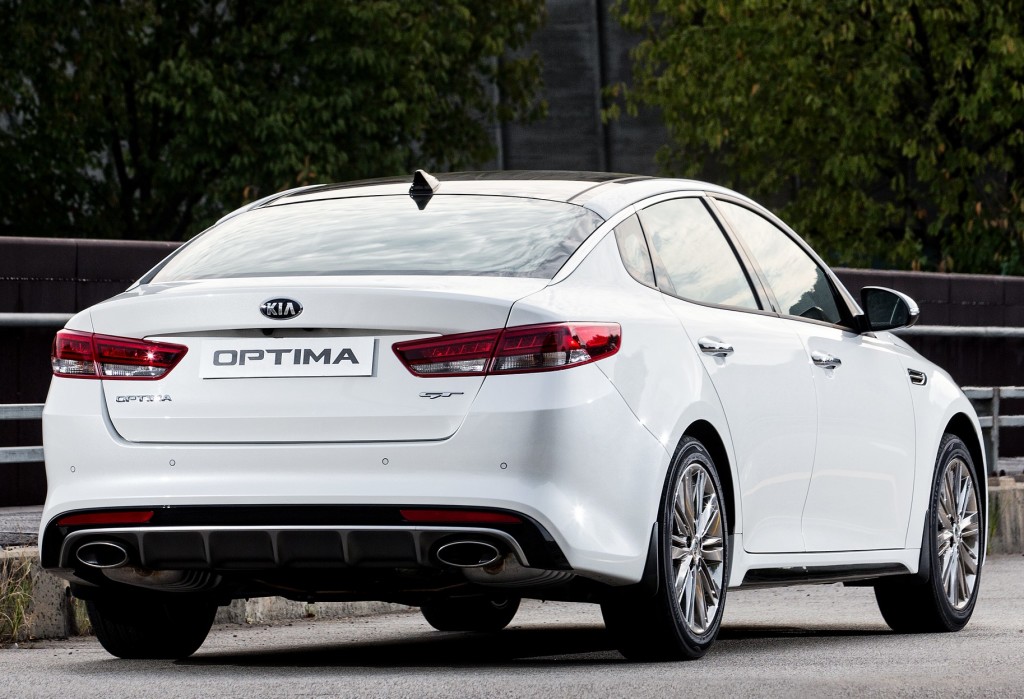 Nieuwe Kia Optima ook als plug-in hybride op de markt. De Optima PHEV verschijnt in 2016 in Nederland, naast de Optima GT en Optima Wagon.