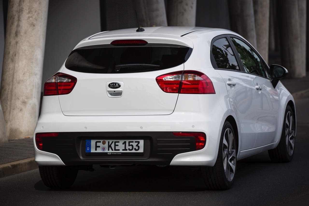 Nieuwe uitvoeringen en prijzen van de Kia Rio in 2015.
