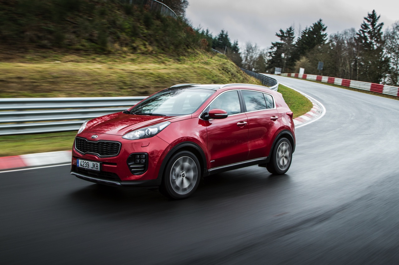 Autotest nieuwe Kia Sportage. Kia introduceert een nieuwe Sportage en in deze rijtest voelen we de 1.6 T-GDI, 1.7 CDRi en 2.0 CRDi aan de tand.