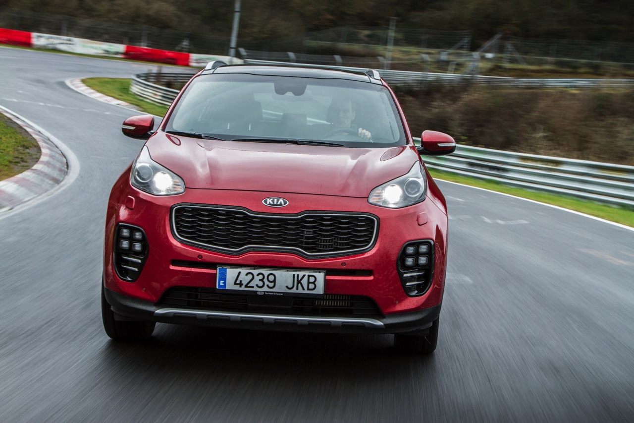Autotest nieuwe Kia Sportage. Kia introduceert een nieuwe Sportage en in deze rijtest voelen we de 1.6 T-GDI, 1.7 CDRi en 2.0 CRDi aan de tand.
