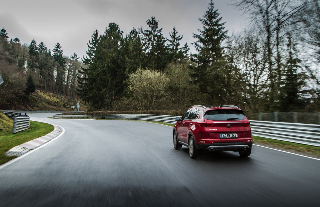 Autotest nieuwe Kia Sportage. Kia introduceert een nieuwe Sportage en in deze rijtest voelen we de 1.6 T-GDI, 1.7 CDRi en 2.0 CRDi aan de tand.