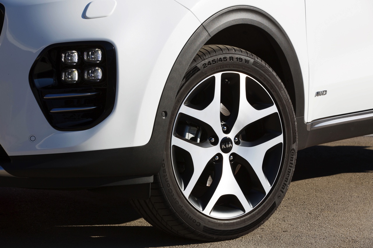 Autotest nieuwe Kia Sportage. Kia introduceert een nieuwe Sportage en in deze rijtest voelen we de 1.6 T-GDI, 1.7 CDRi en 2.0 CRDi aan de tand.