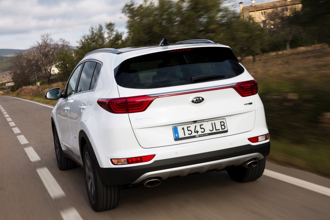 Autotest nieuwe Kia Sportage. Kia introduceert een nieuwe Sportage en in deze rijtest voelen we de 1.6 T-GDI, 1.7 CDRi en 2.0 CRDi aan de tand.