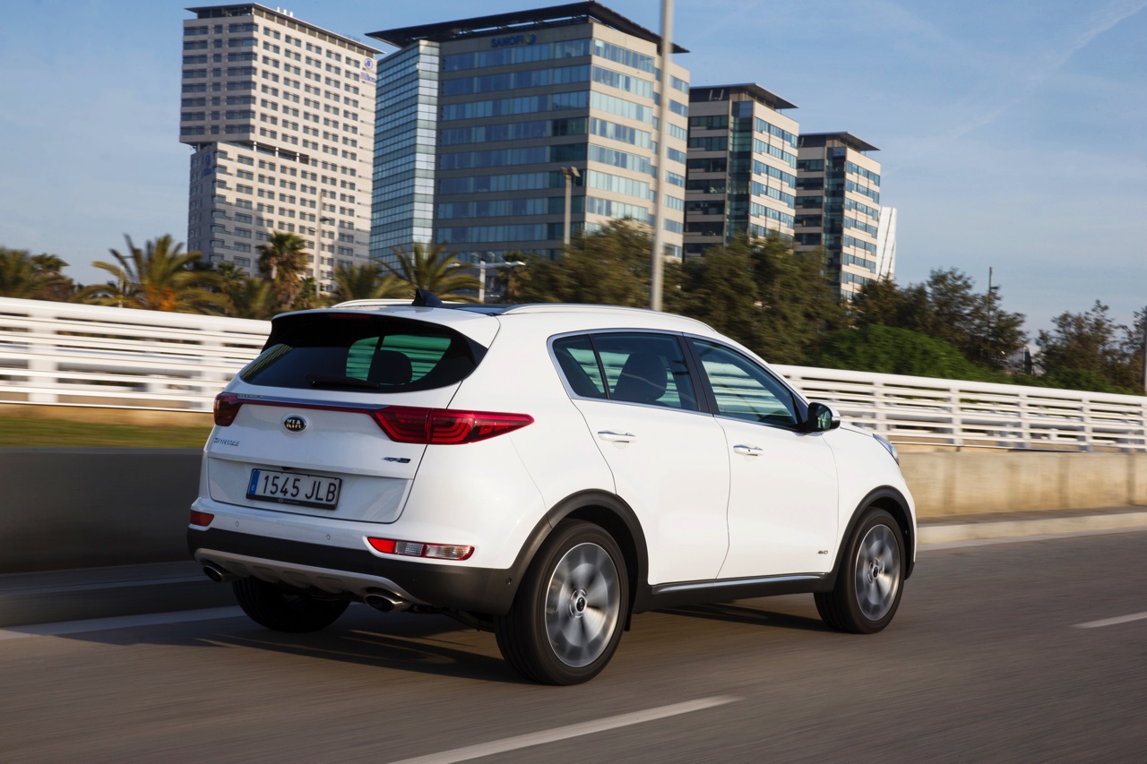 Autotest nieuwe Kia Sportage. Kia introduceert een nieuwe Sportage en in deze rijtest voelen we de 1.6 T-GDI, 1.7 CDRi en 2.0 CRDi aan de tand.