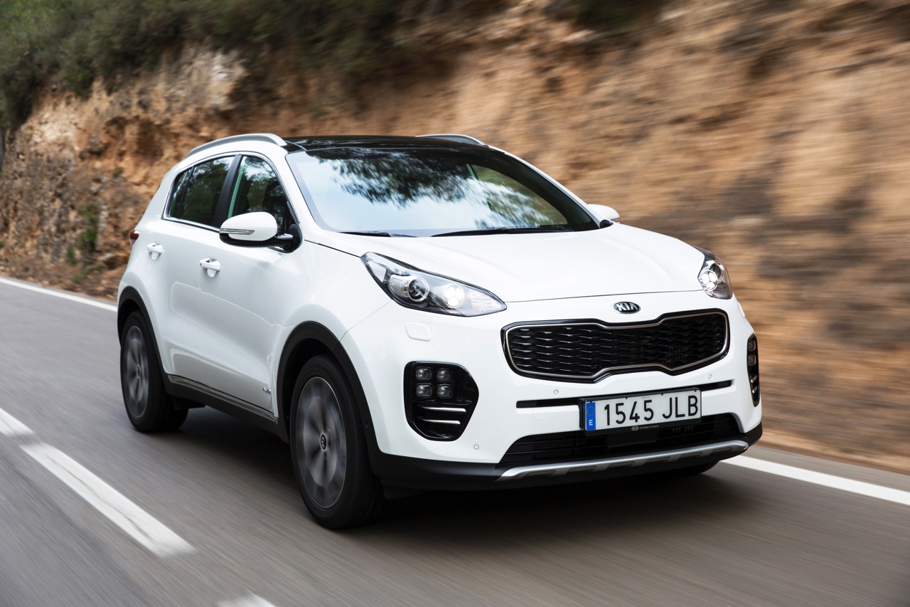 Autotest nieuwe Kia Sportage. Kia introduceert een nieuwe Sportage en in deze rijtest voelen we de 1.6 T-GDI, 1.7 CDRi en 2.0 CRDi aan de tand.