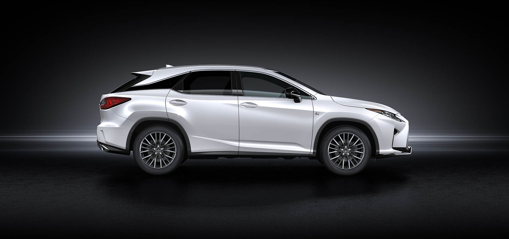 Uitvoeringen en prijzen nieuwe Lexus RX450h bekend gemaakt. De hybride SUV staat rond de jaarwisseling bij de dealer.