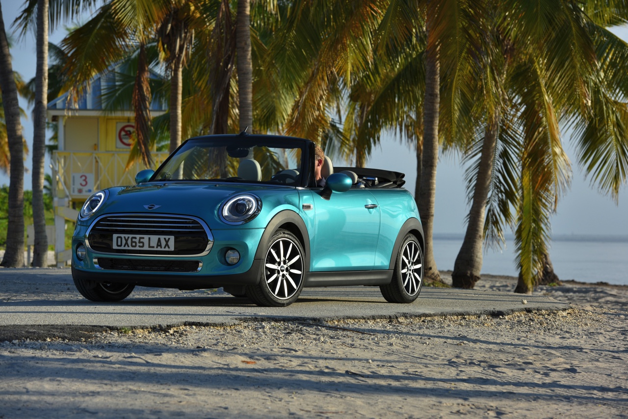 De nieuwe MINI Cabrio F57 is onthuld. Hij gaat vanaf november in productie bij VDL Nedcar en staat rond maart 2016 in de Nederlandse showrooms.