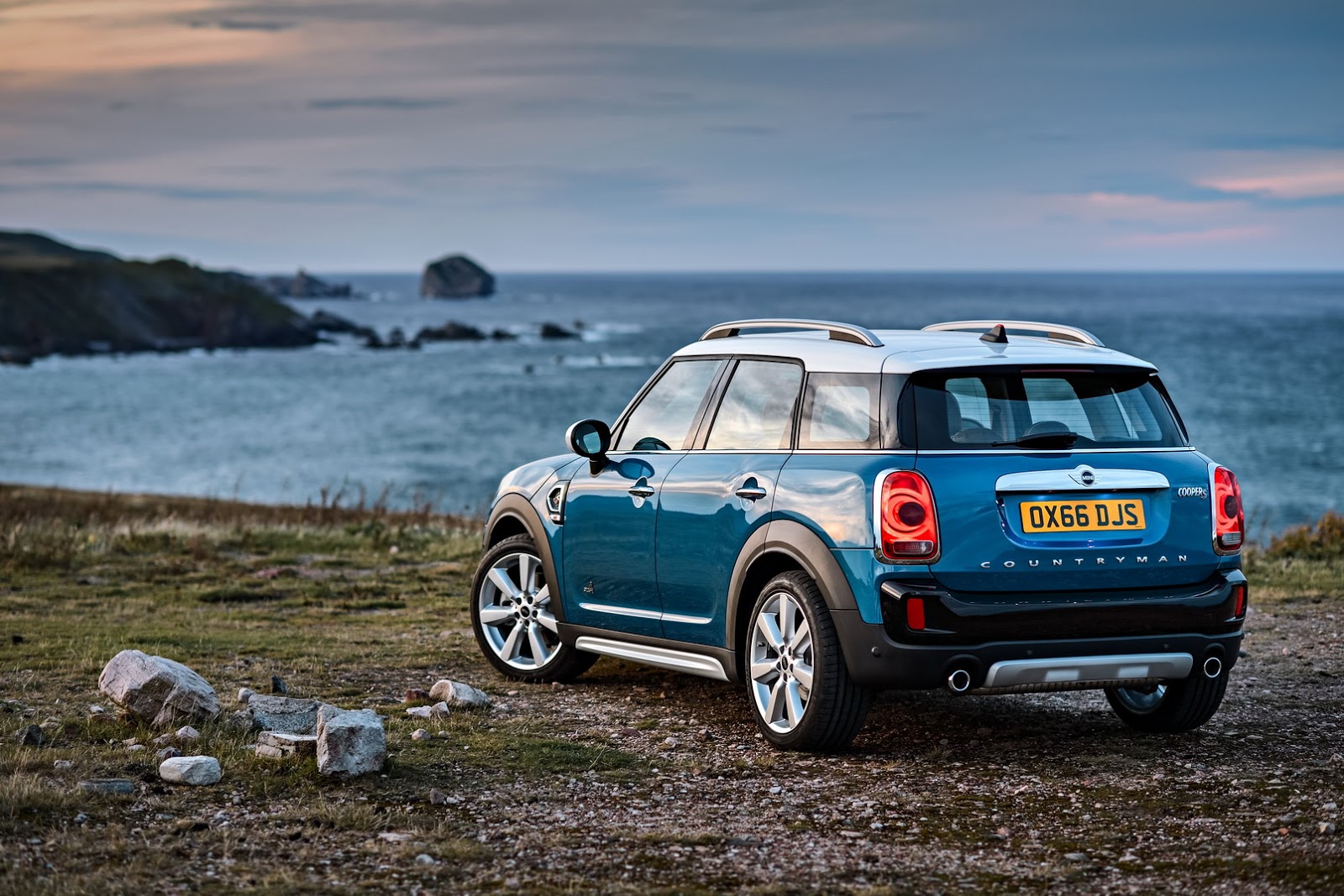 Nieuwe MINI Countryman onthuld. Hij wordt voorgesteld op de LA Motor Show en komt begin 2017 naar Nederland, ook als MINI Cooper E S Countryman ALL4 plug-in hybride.