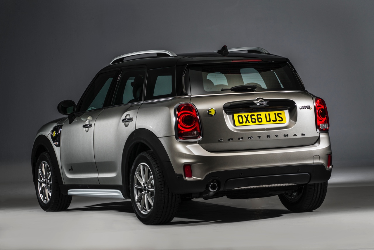 Nieuwe MINI Countryman onthuld. Hij wordt voorgesteld op de LA Motor Show en komt begin 2017 naar Nederland, ook als MINI Cooper E S Countryman ALL4 plug-in hybride.