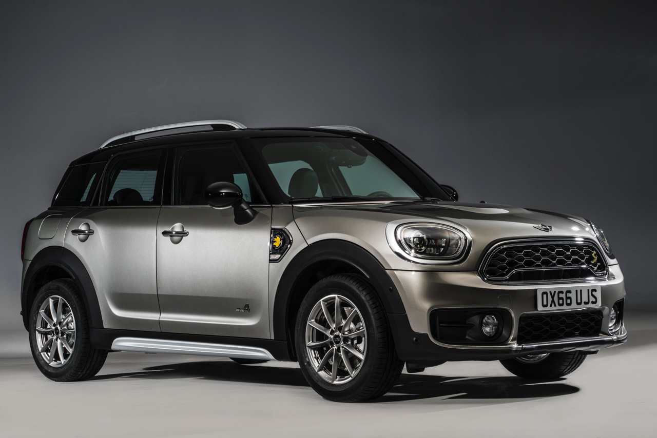 Nieuwe MINI Countryman onthuld. Hij wordt voorgesteld op de LA Motor Show en komt begin 2017 naar Nederland, ook als MINI Cooper E S Countryman ALL4 plug-in hybride.