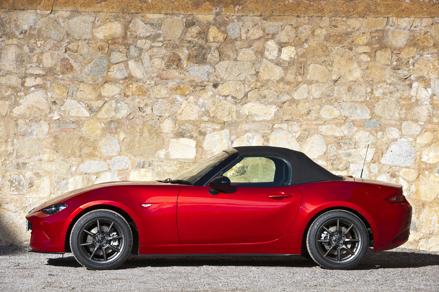 Nieuwe Mazda MX-5 komt in augustus op de markt, waarbij de prijzen beginnen bij 28.990 euro.