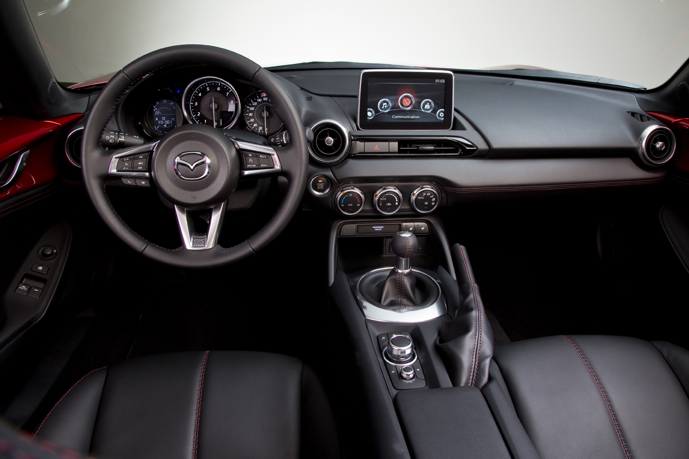 Nieuwe Mazda MX-5 alleen handgeschakeld naar Nederland met 1.5 of 2.0 liter SkyAciv-G benzinemotor.