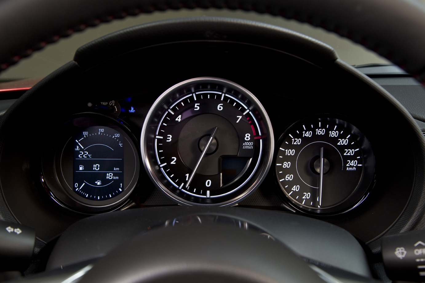 Nieuwe Mazda MX-5 alleen handgeschakeld naar Nederland met 1.5 of 2.0 liter SkyAciv-G benzinemotor.